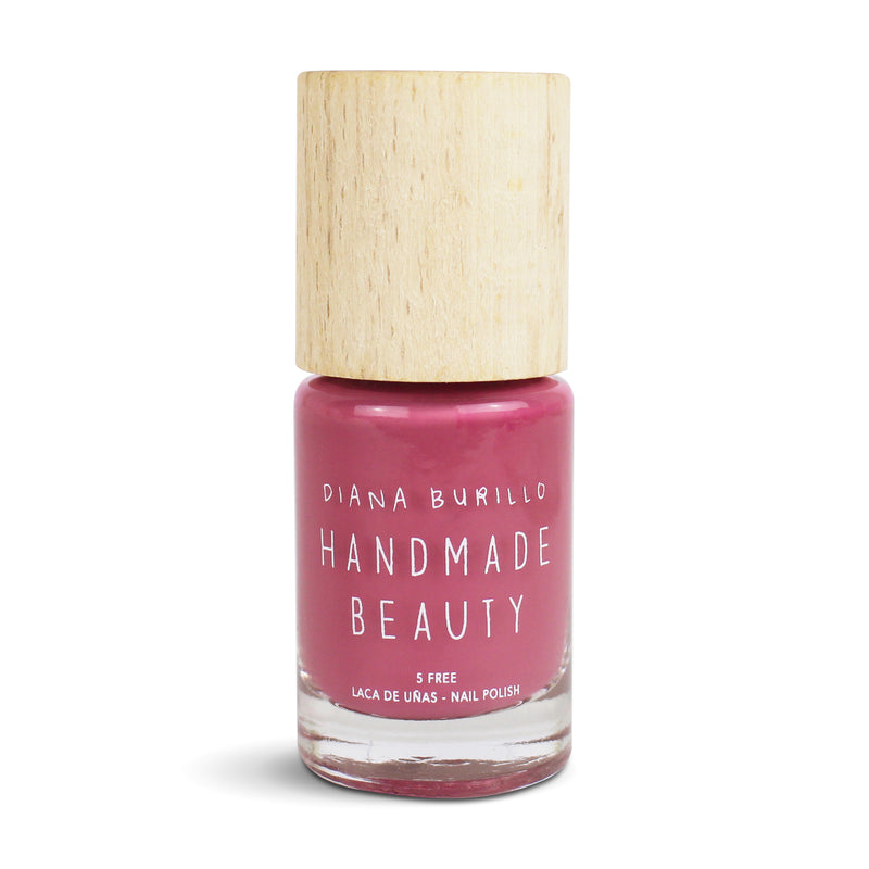 Nail Polish Non Toxic Color Almond - Handmade Beauty Nail Polish Nail Polish Non Toxic  Color Almond Delicate, elegant and feminine, this tone is the perfect complement, the unconditional friend, the perfect companion for any occasion, informal or formal. Size: 10 ml Formulation The perfect dose of pigments in the formulation guarantees a covering effect. Contains ingredients specifically designed to strengthen nail’s resistance like organic silicon. Easy Apply Fast and precise application due to its bru