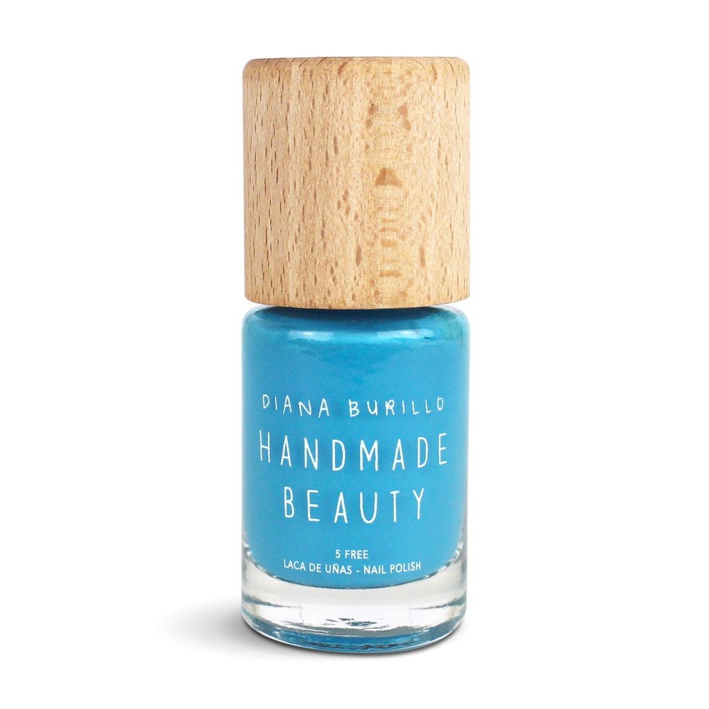 Nail Polish Non Toxic Color Blueberry - Handmade Beauty Nail Polish Nail Polish Non Toxic Color Blueberry This comforting blue reminds of a cloudless sky, generating harmony and happiness. Size: 10 ml Formulation The perfect dose of pigments in the formulation guarantees a covering effect. Contains ingredients specifically designed to strengthen nail’s resistance like organic silicon. Easy Apply Fast and precise application due to its brush.  An ergonomic cap for easy use. How to use: to obtain an optima