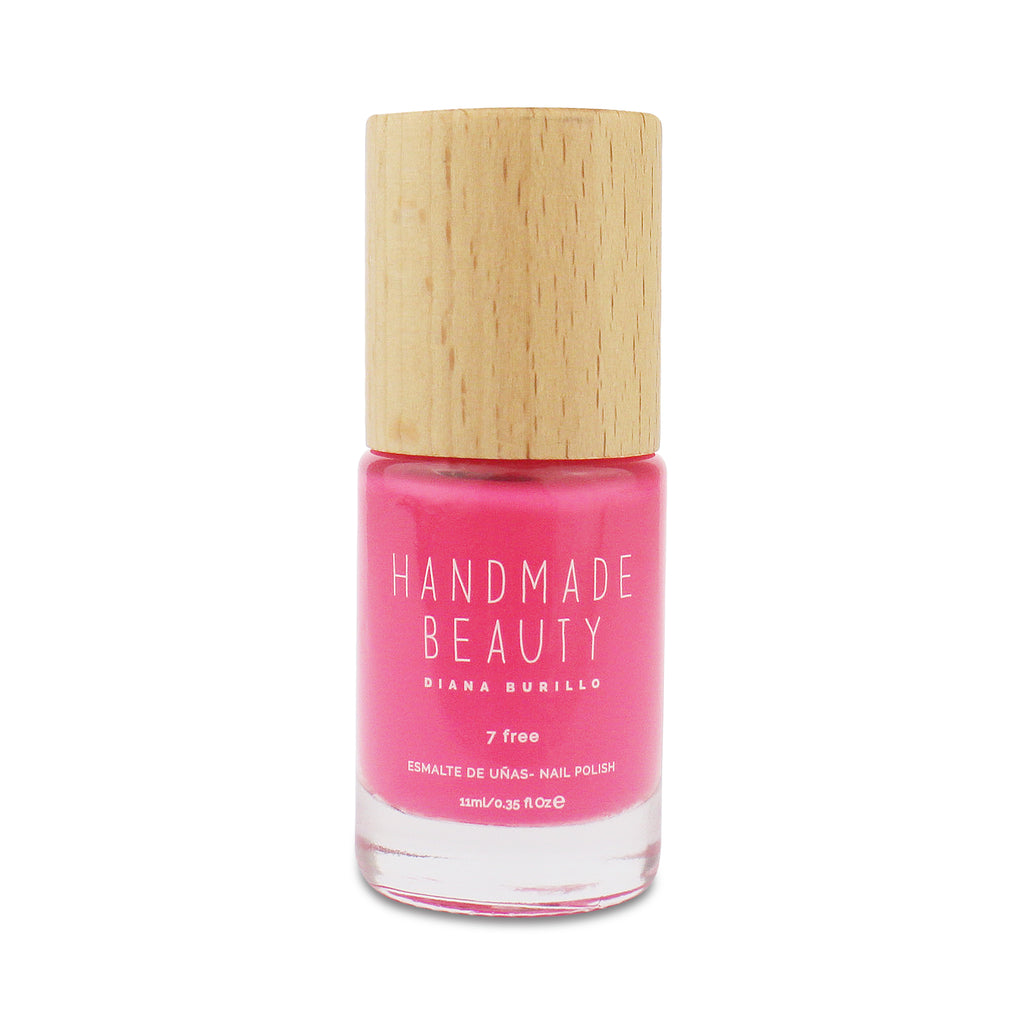 Nail Polish Non Toxic Color Caloca - Handmade Beauty Nail Polish Nail Polish Non Toxic Color Caloca Inspired by the pink algae that inhabit the rocks, Caloca is the summer pink, bright and fun. Size: 11 ml Formulation The perfect dose of pigments in the formulation guarantees a covering effect. Contains ingredients specifically designed to strengthen nail’s resistance like organic silicon. Easy Apply Fast and precise application due to its brush.  An ergonomic cap for easy use. How to use: to obtain an o