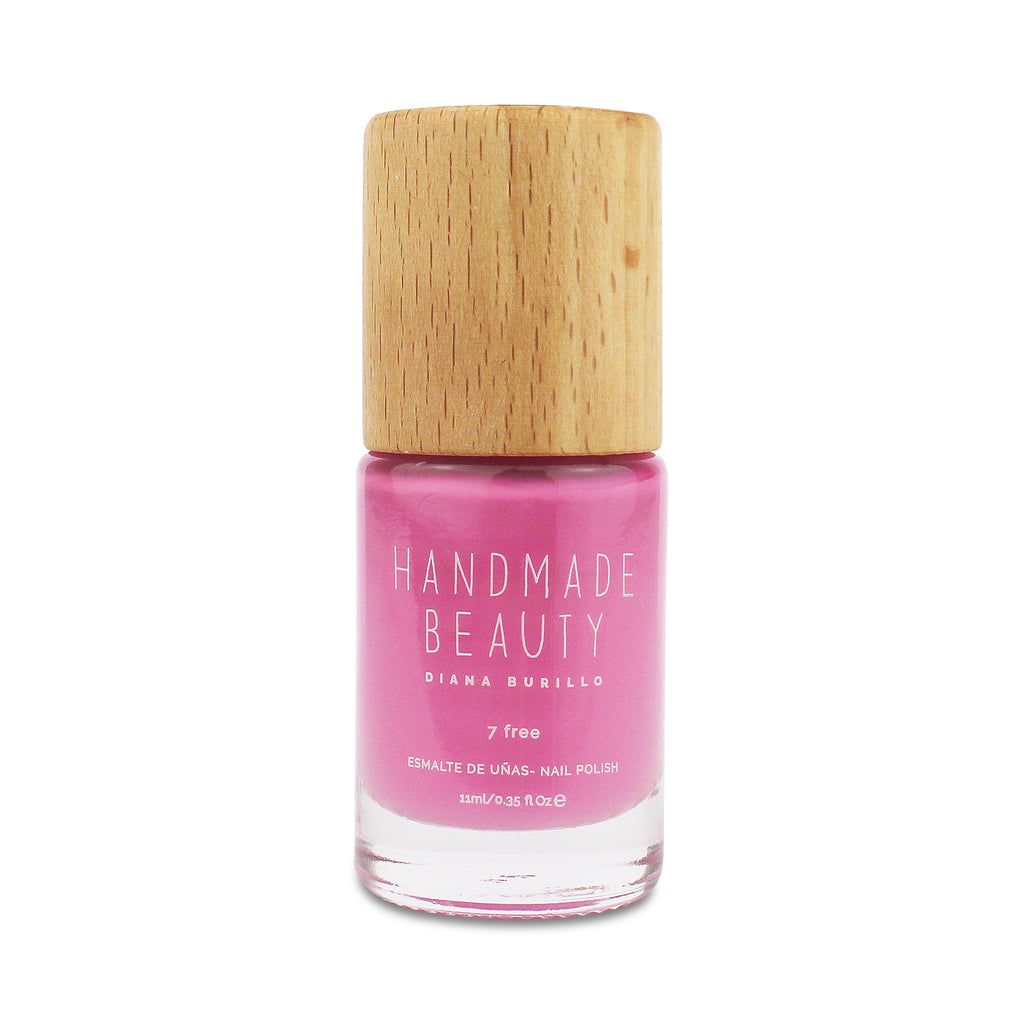 Nail Polish Non Toxic Color Cranberry - Handmade Beauty Nail Polish Nail Polish Non Toxic  Color Cranberry This sweet rose is full of vivacity, joy and brightness for fun and friendly nails. Size: 11 ml Formulation The perfect dose of pigments in the formulation guarantees a covering effect. Contains ingredients specifically designed to strengthen nail’s resistance like organic silicon. Easy Apply Fast and precise application due to its brush.  An ergonomic cap for easy use. How to use: to obtain an opt