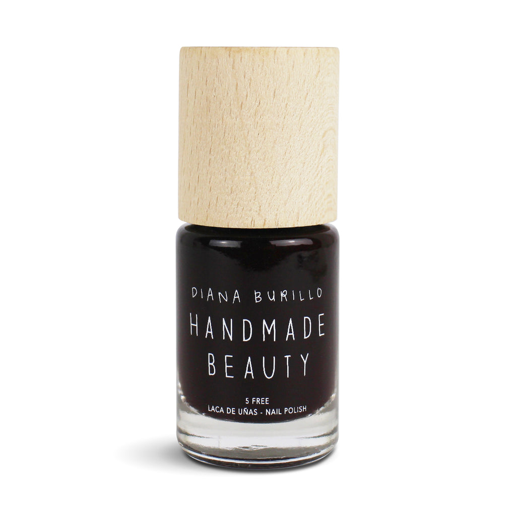Nail Polish Non Toxic Color Date - Handmade Beauty Nail Polish Nail Polish Non Toxic Color Date Like the ripe dates falling from the palms, this mixture of the brown of the nuts with the red gives an elegant, fine and distinguished result. Size: 10 ml Formulation The perfect dose of pigments in the formulation guarantees a covering effect. Contains ingredients specifically designed to strengthen nail’s resistance like organic silicon. Easy Apply Fast and precise application due to its brush.  An ergonomi