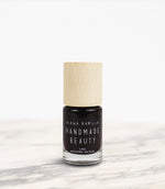 Nail Polish Non Toxic Color Date - Handmade Beauty Nail Polish Nail Polish Non Toxic Color Date Like the ripe dates falling from the palms, this mixture of the brown of the nuts with the red gives an elegant, fine and distinguished result. Size: 10 ml Formulation The perfect dose of pigments in the formulation guarantees a covering effect. Contains ingredients specifically designed to strengthen nail’s resistance like organic silicon. Easy Apply Fast and precise application due to its brush.  An ergonomi