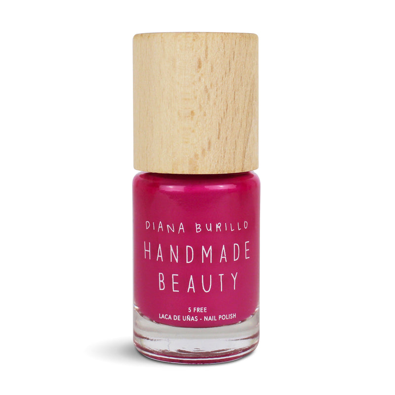 Nail Polish Non Toxic Color Jamaica Flower - Handmade Beauty Nail Polish Nail Polish Non Toxic Color Jamaica Flower A fuchsia tone full of exoticism, capable of transporting us to the Caribbean, bright and vibrant. Size: 10 ml Formulation The perfect dose of pigments in the formulation guarantees a covering effect. Contains ingredients specifically designed to strengthen nail’s resistance like organic silicon. Easy Apply Fast and precise application due to its brush.  An ergonomic cap for easy use. How t
