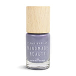 Nail Polish Non Toxic Color Mushroom - Handmade Beauty Nail Polish Nail Polish Non Toxic Color Mushroom This gray-lavender shade is the most urban color. It combines the hardness of the stone with the serenity of lavender in a synergy that does not go unnoticed. Size: 10 ml Formulation The perfect dose of pigments in the formulation guarantees a covering effect. Contains ingredients specifically designed to strengthen nail’s resistance like organic silicon. Easy Apply Fast and precise application due to i