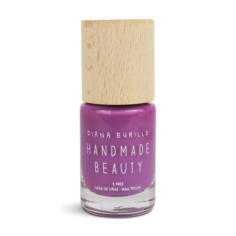 Nail Polish Non Toxic Color Plum - Handmade Beauty Nail Polish Nail Polish Non Toxic Color Plum The charm of mauve, plums skin before ripening, a field of lilac relaxing and balancing. Size: 10 ml Formulation The perfect dose of pigments in the formulation guarantees a covering effect. Contains ingredients specifically designed to strengthen nail’s resistance like organic silicon. Easy Apply Fast and precise application due to its brush.  An ergonomic cap for easy use. How to use: to obtain an optimal re