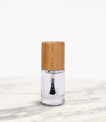 Nail Polish Non Toxic Top Coat Fast Dry - Handmade Beauty Nail Treatment Nail Polish Non Toxic Top Coat Fast Dry Its special formulation makes this Top Coat perfect to use when you do not have much time for the manicure. More than an extra fast drying time (45-55 sec), it gives a glossy finish and a good protection of the underlying nail polish. Size: 11 ml Recommended for: all types of nails, giving the polish shine and protection. How to use: apply the color you wish on the nails and wait for at least 2